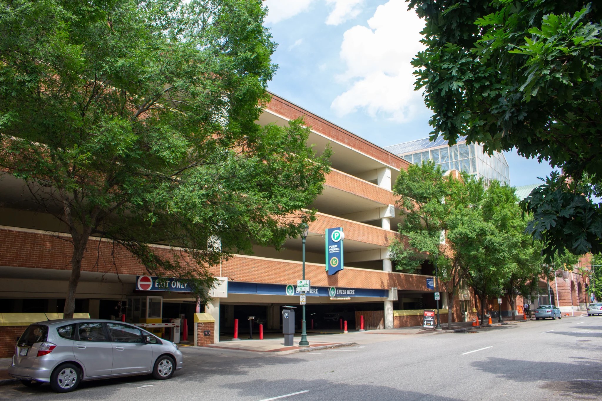 Photo of parking garage at Marriott